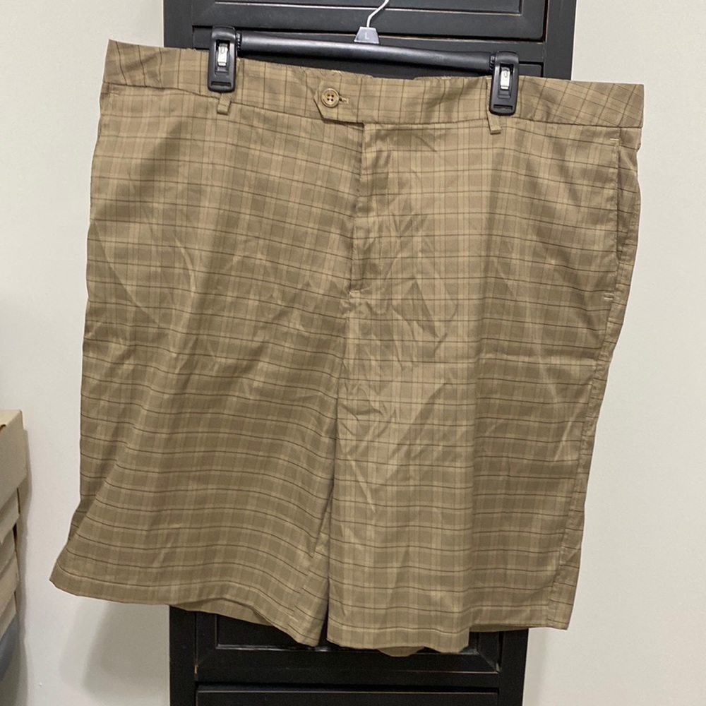 Mens Under Armour Golf Shorts, 42 Waist